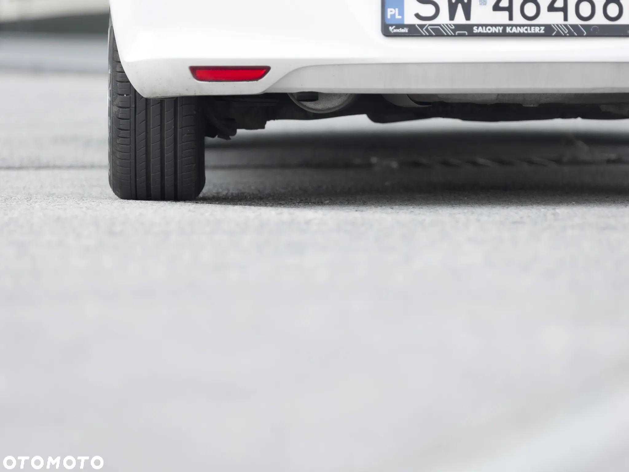 Opel Astra GTC 1.6 Black&White - 37