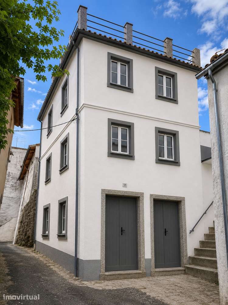 Edifício com 4 apartamentos, 3 T1 e um T3 duplex - Grande imagem: 3/15