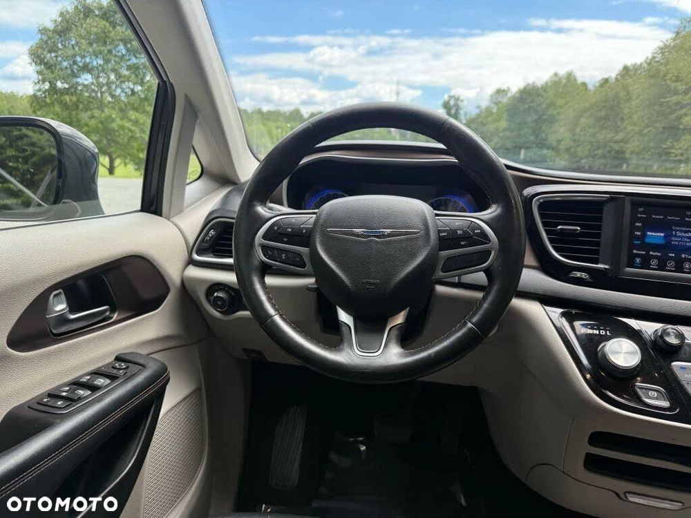 Chrysler Pacifica - 32