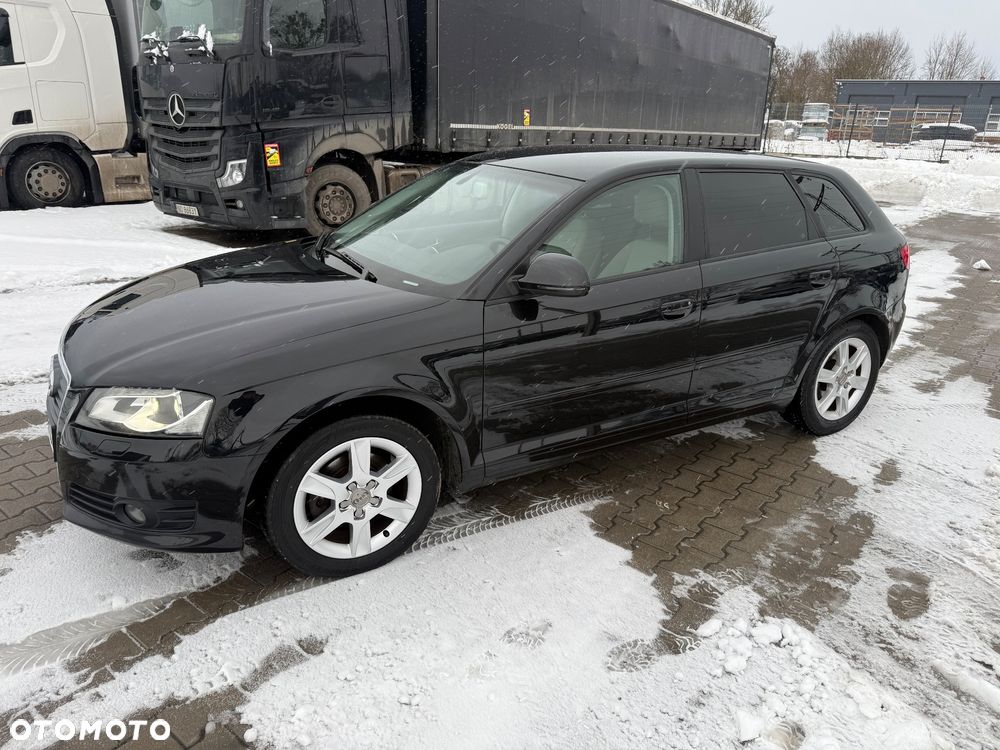 Audi A3 Sportback 1.6 TDI DPF S line Sportpaket - 6