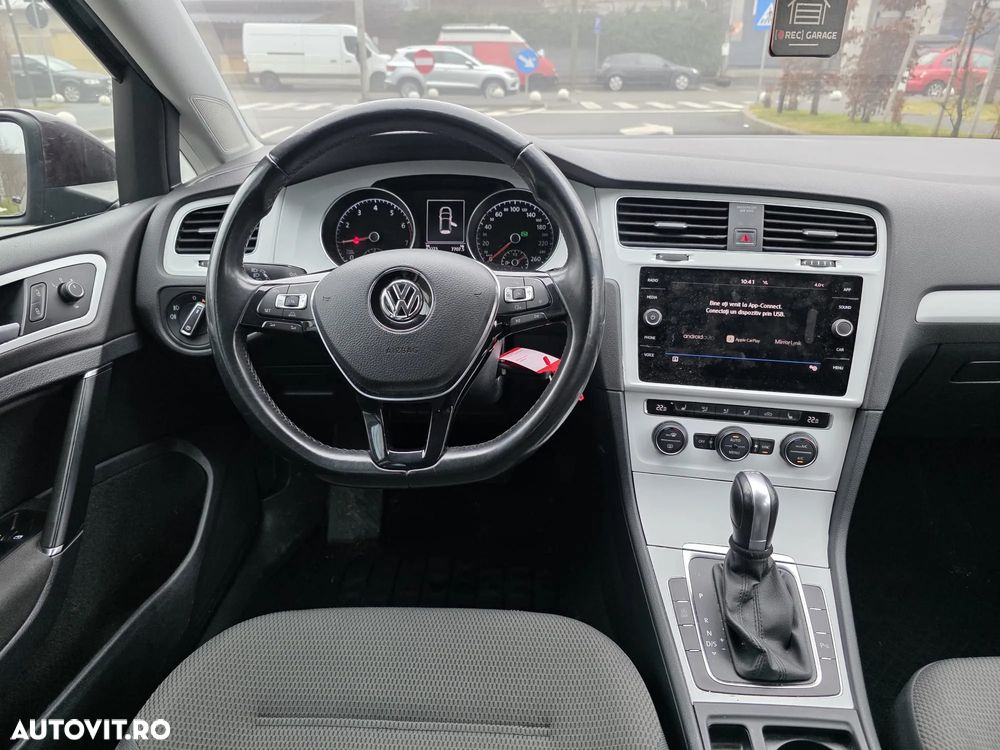 Volkswagen Golf - 6