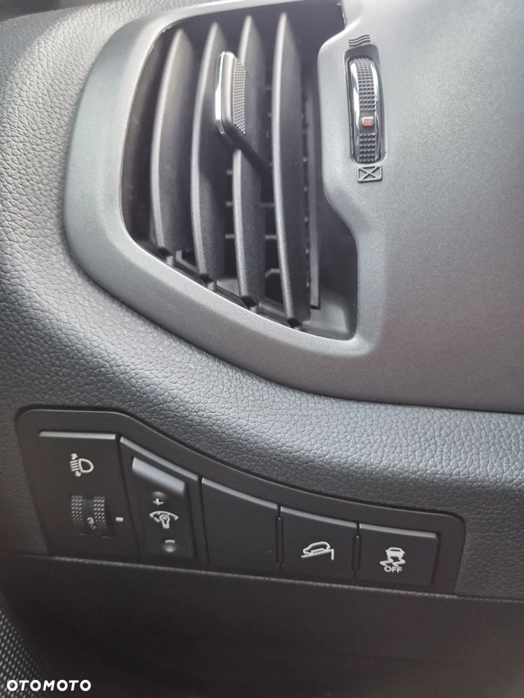 Kia Sportage 2.0 L - 38