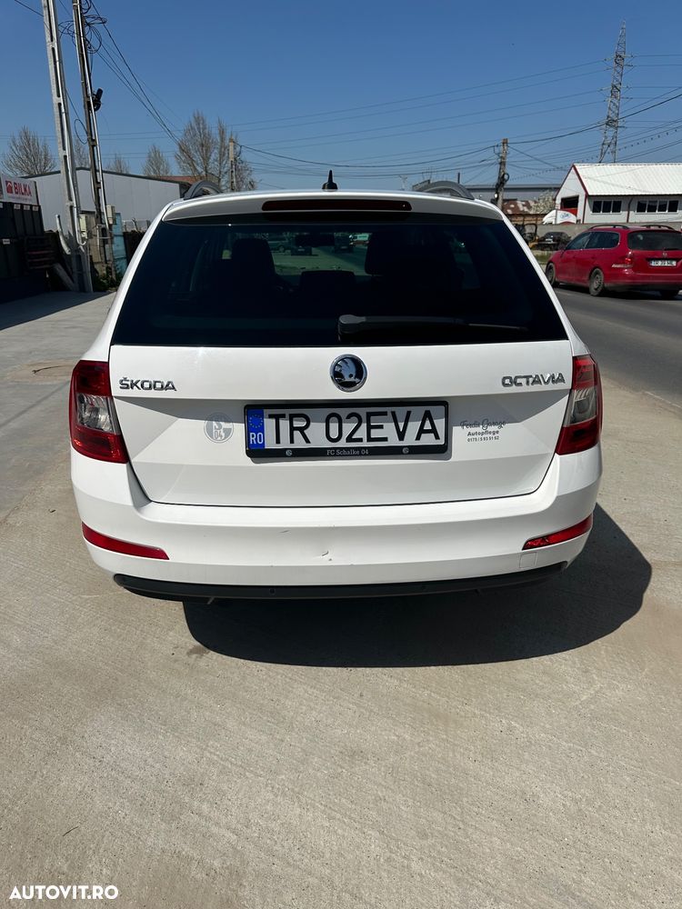 Skoda Octavia 1.6 TDI DPF DSG Ambition - 4