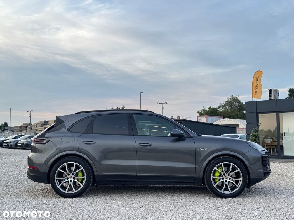 Porsche Cayenne - 4