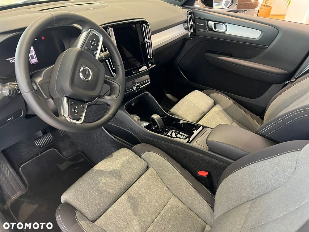 Volvo XC 40 B4 B AWD DKG Ultimate Dark - 26