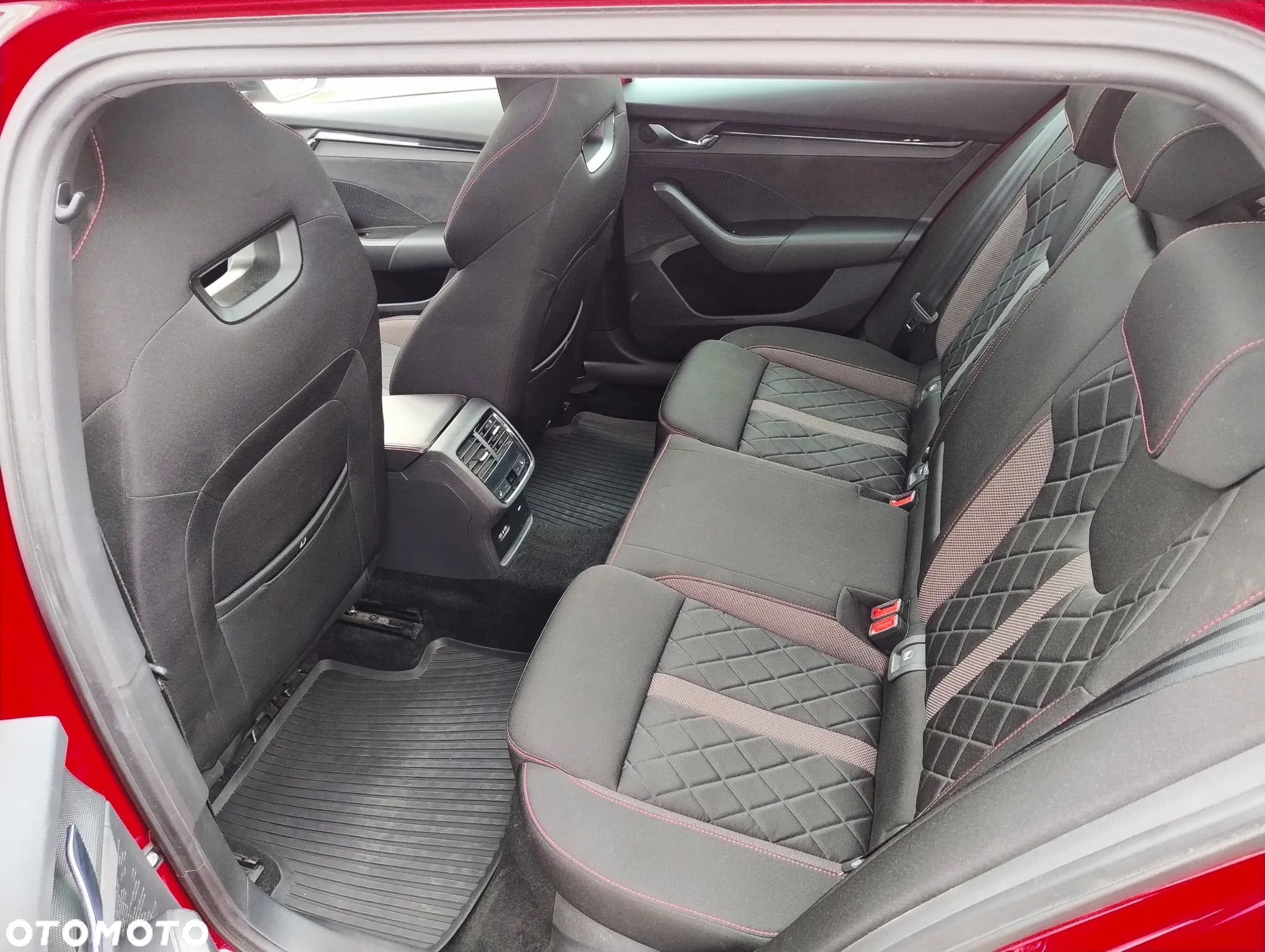 Skoda Octavia 2.0 TSI RS - 12
