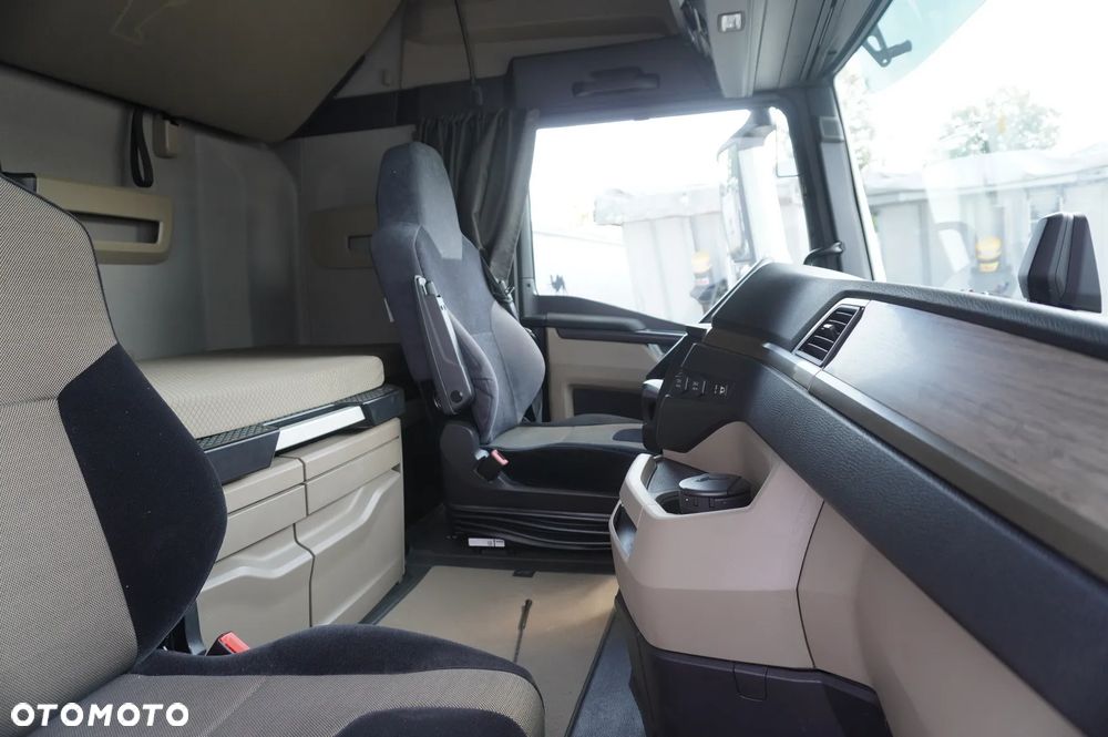 MAN TGX 26.470 6x2 / BDF / 2022 - 25