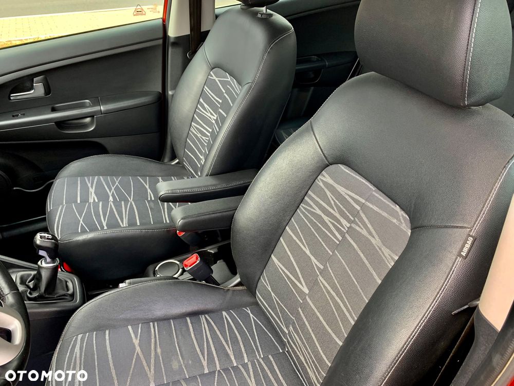 Kia Venga 1.4 CVVT UEFA EURO 2016 - 25