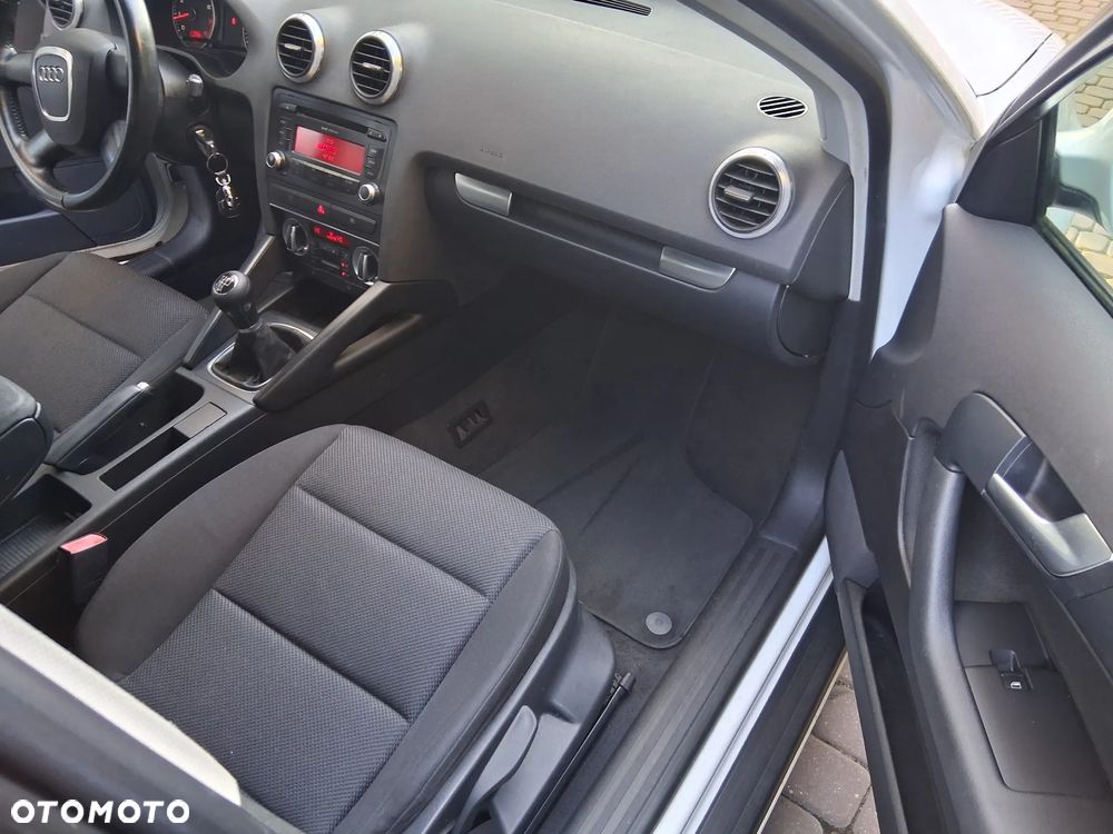 Audi A3 Sportback 1.6 Ambiente - 27