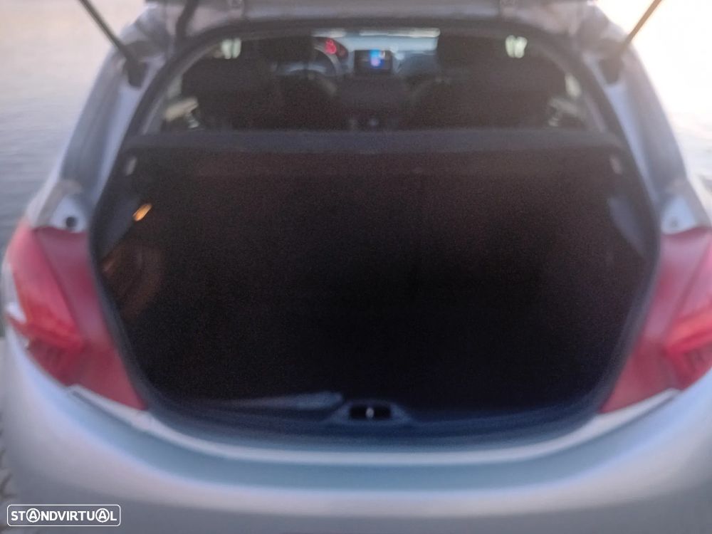 Peugeot 208 1.4 HDi Active - 32