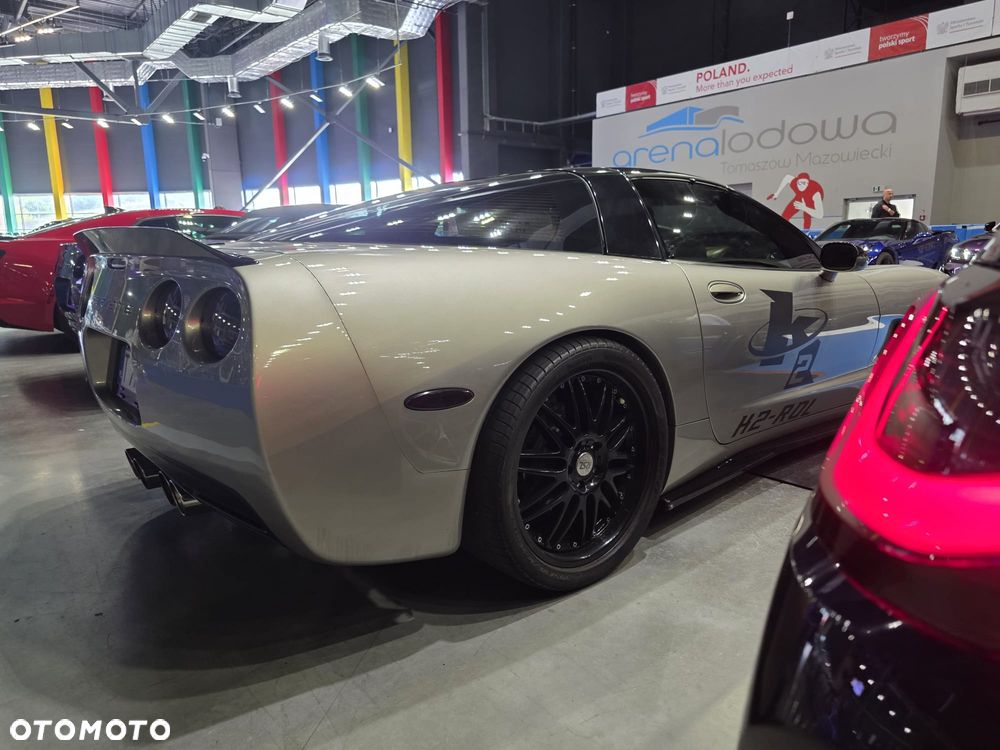 Chevrolet Corvette - 14