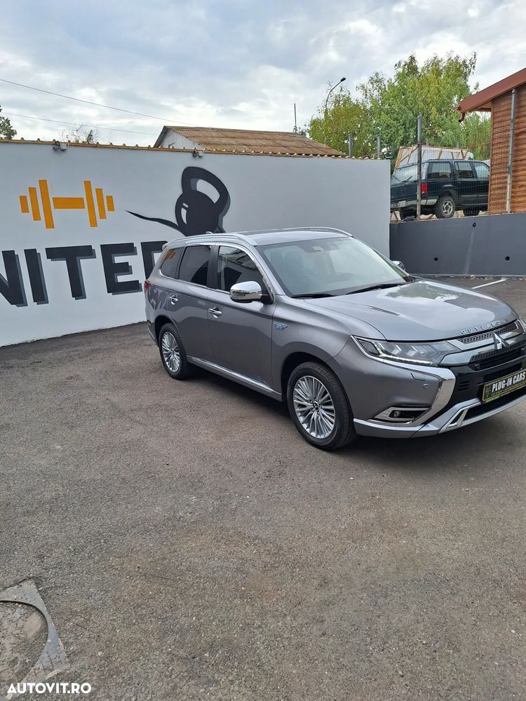 Mitsubishi Outlander PHEV 2.4 L 4X4 Instyle+ - 9