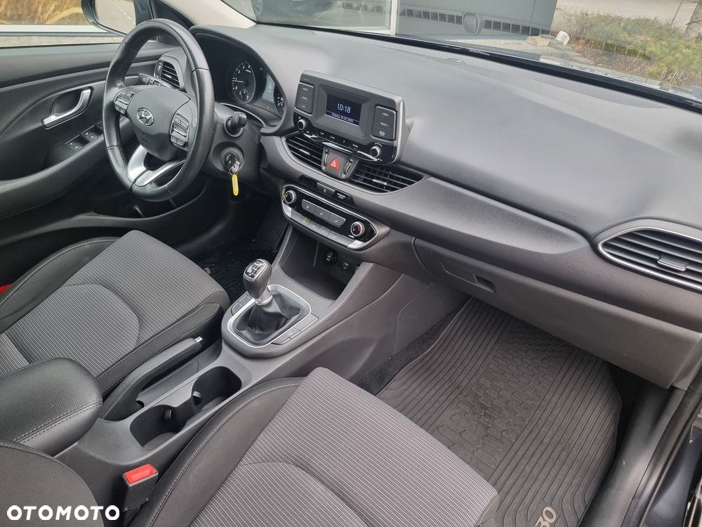 Hyundai i30 1.5 DPI Classic + - 16