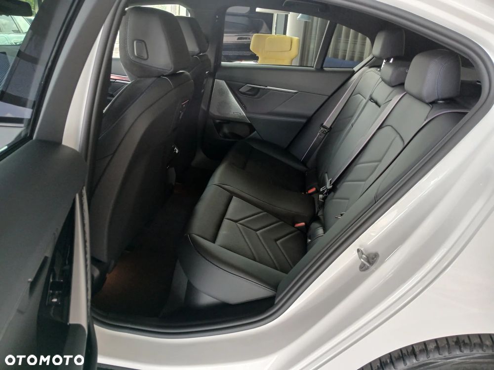BMW Seria 5 520d xDrive mHEV - 26