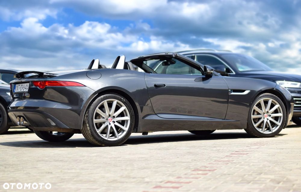 Jaguar F-Type R-Dynamic - 36