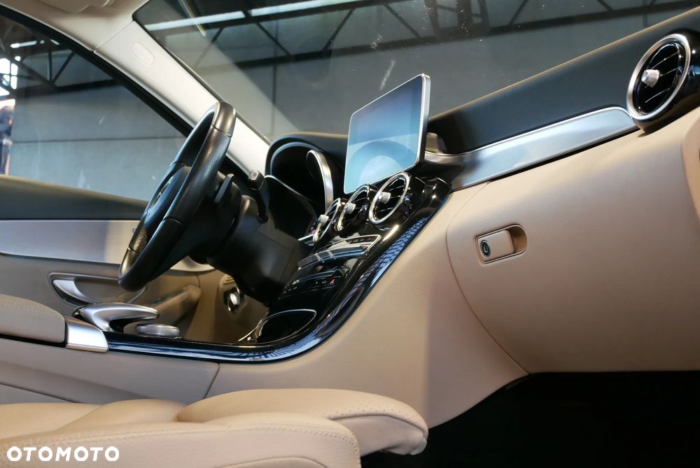 Mercedes-Benz Klasa C 200 4-Matic 9G-TRONIC - 38