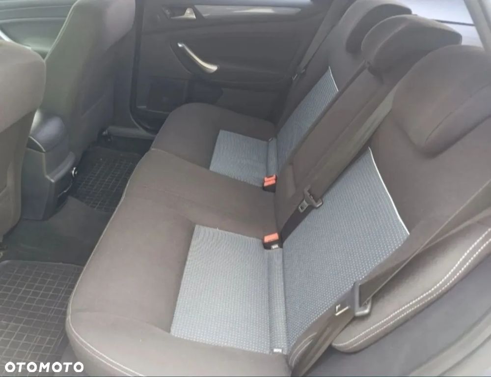 Ford Mondeo 2.0 TDCi Ambiente - 8