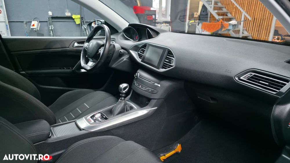 Peugeot 308 125 THP Allure - 6