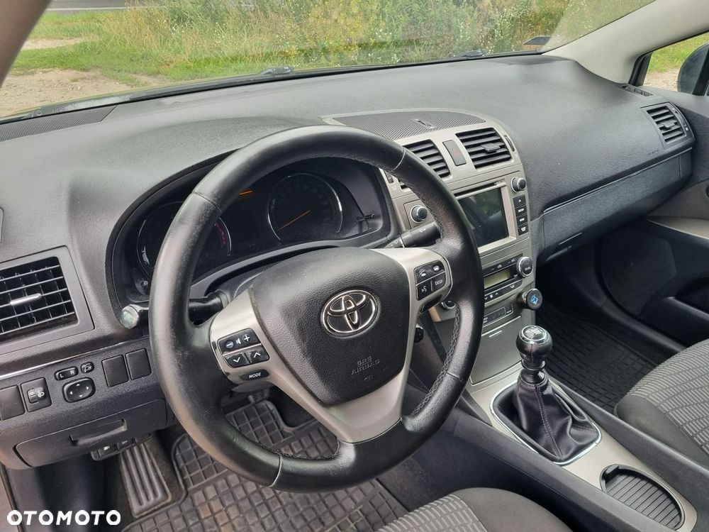 Toyota Avensis - 11