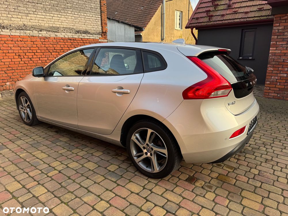 Volvo V40 D2 - 4