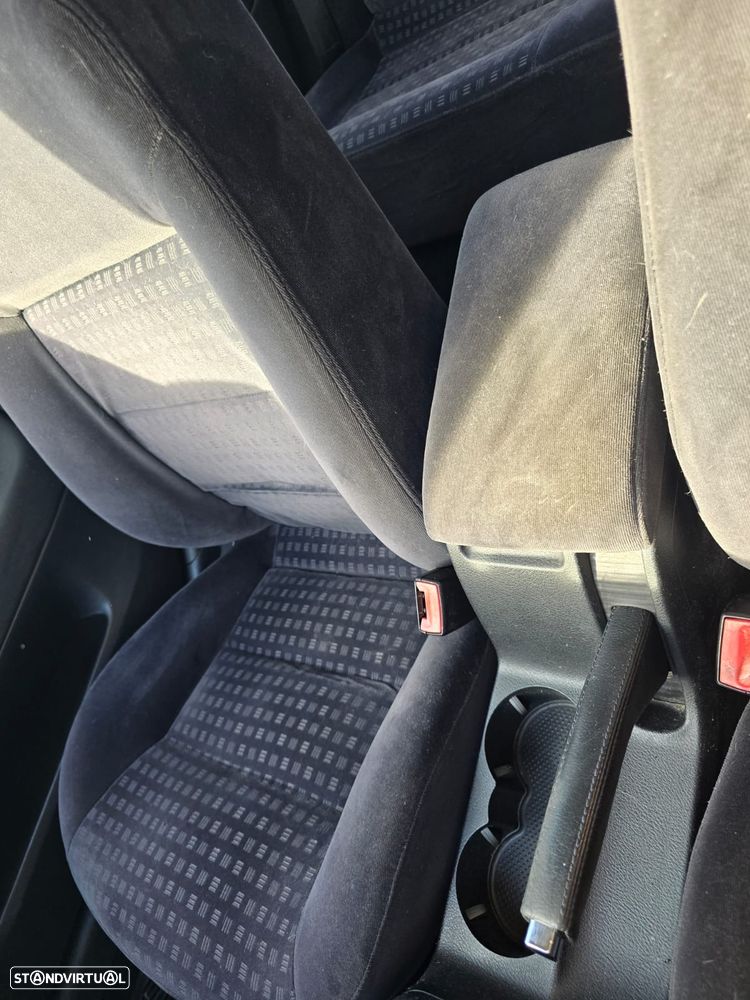 VW Passat 1.9 TDi Highline - 12