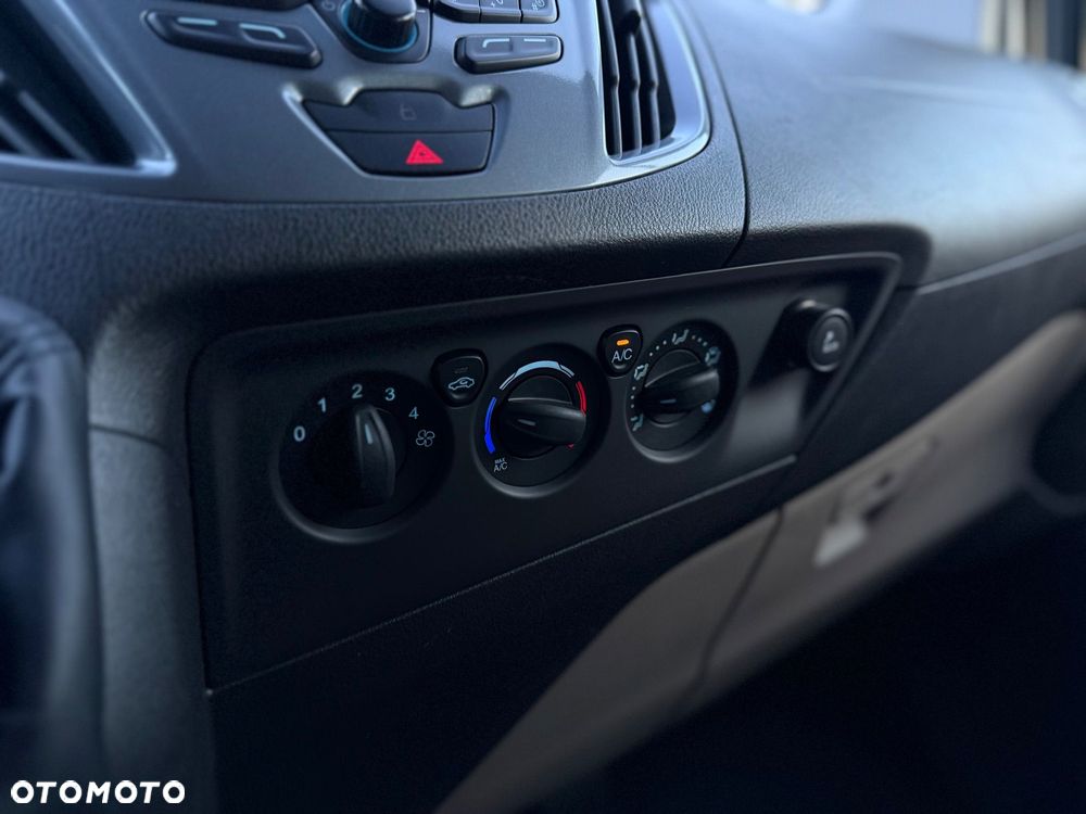 Ford Tourneo Custom - 21