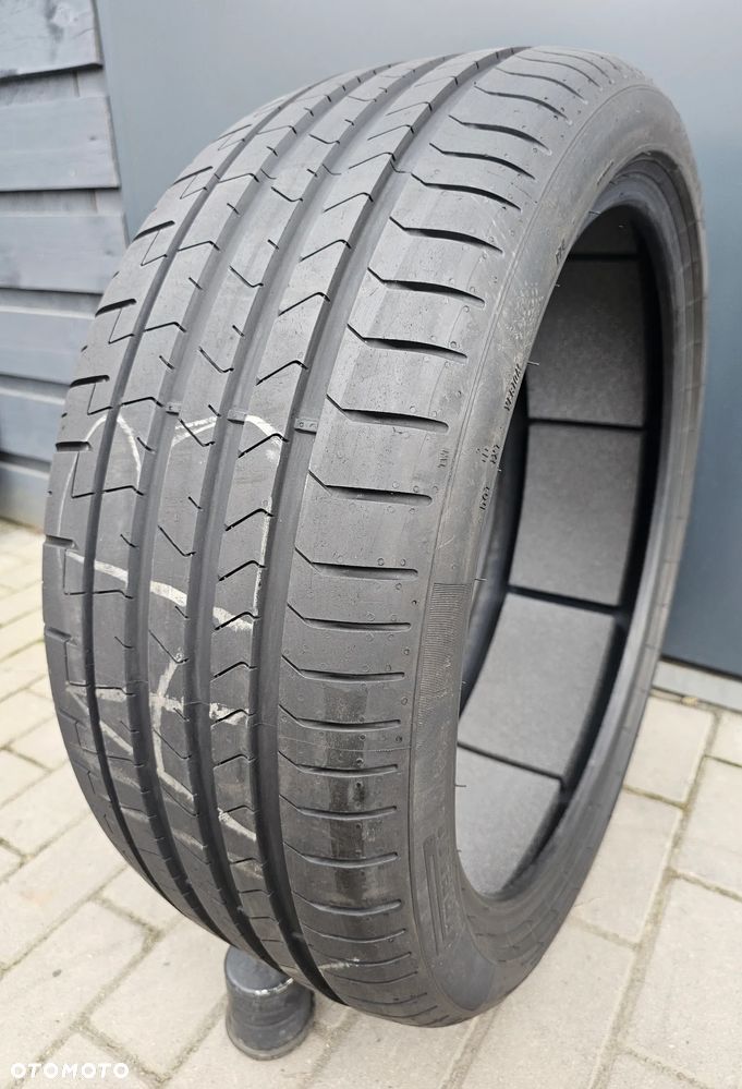 Pirelli P Zero 245/40R21 100 Y