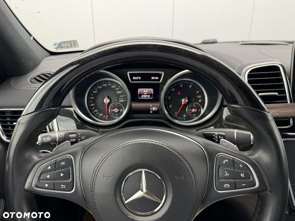 Mercedes-Benz GLS - 31