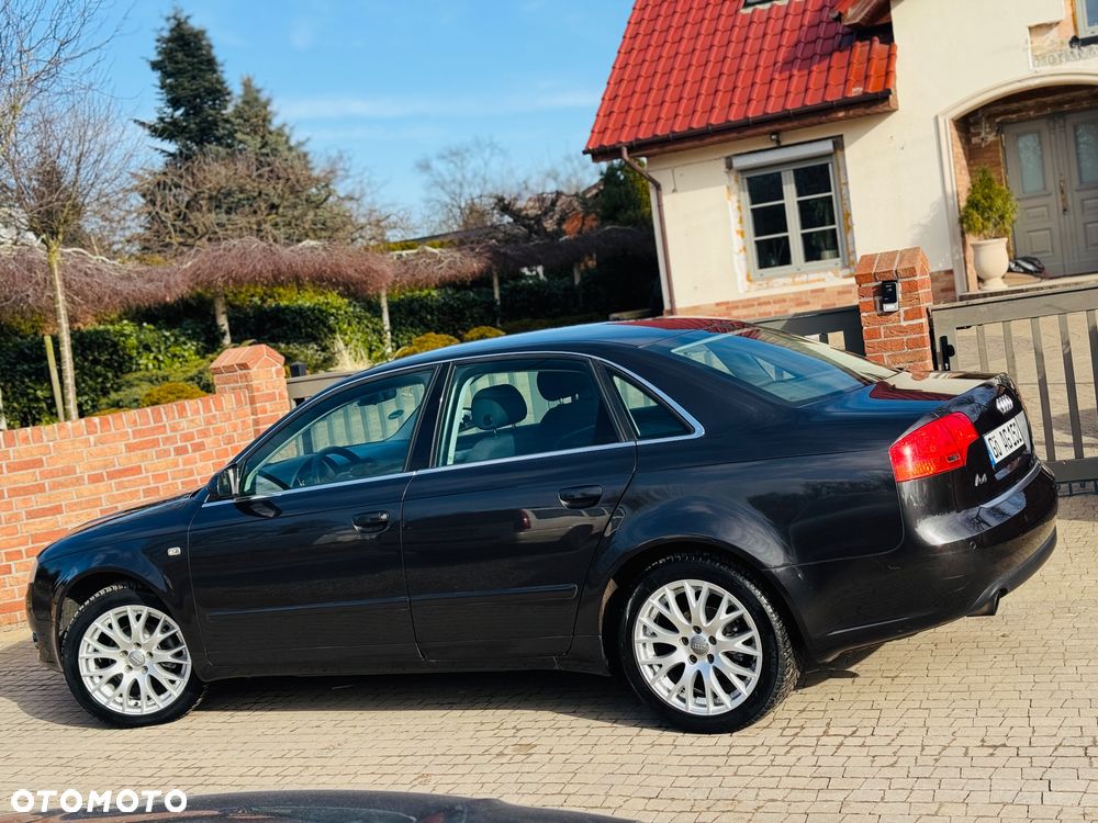 Audi A4 Limousine - 4