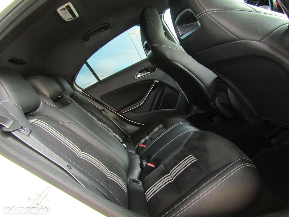 Mercedes-Benz A 180 d AMG Line - 14