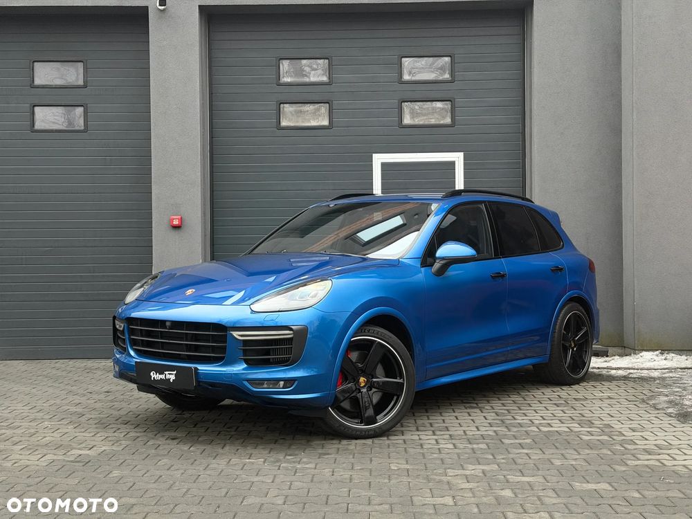 Porsche Cayenne - 1