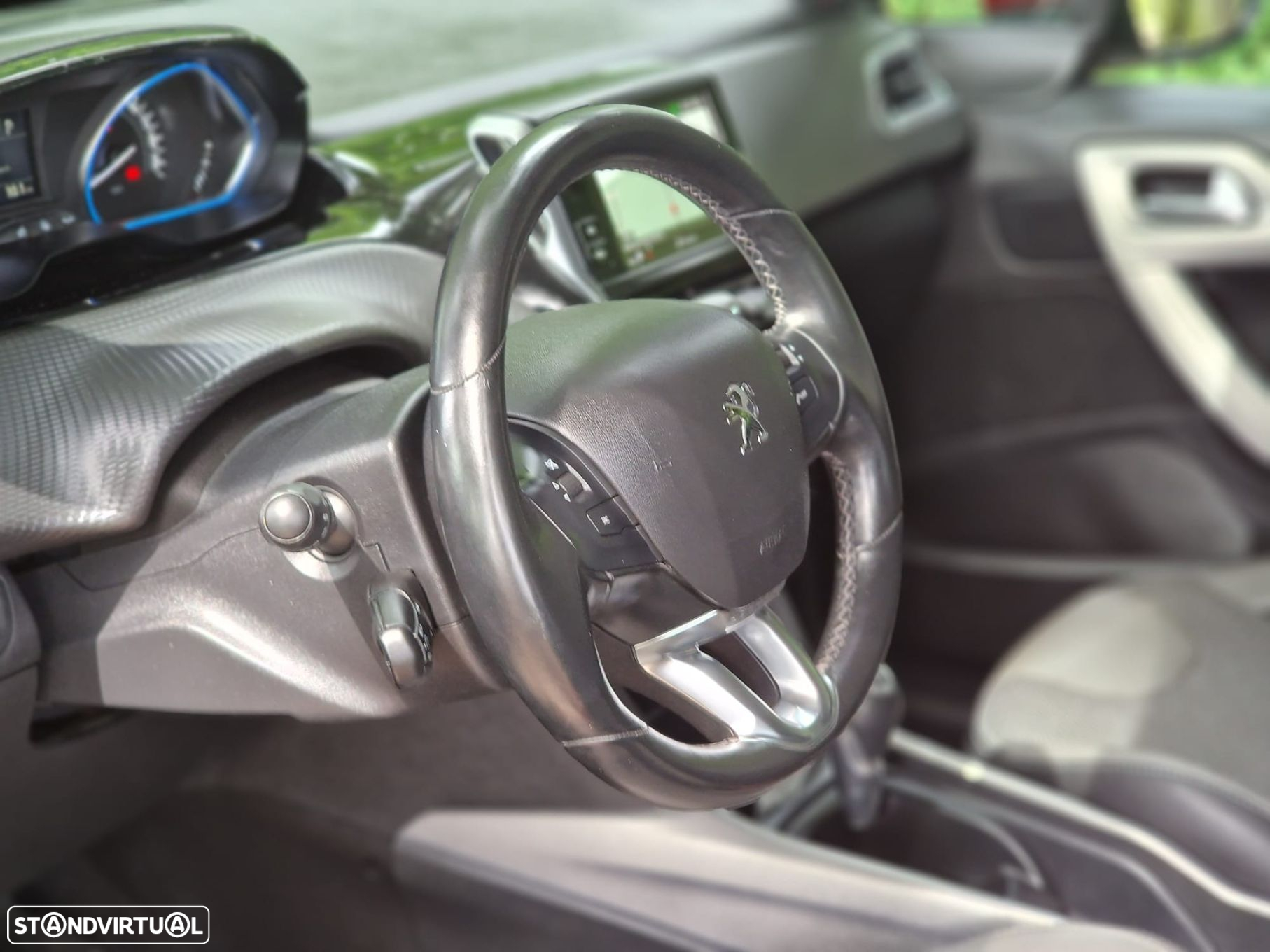Peugeot 2008 1.2 PureTech Allure EAT6 - 21