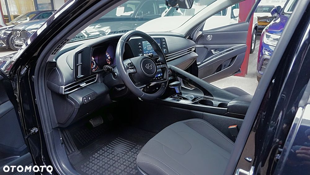 Hyundai Elantra 1.6 Smart CVT - 14