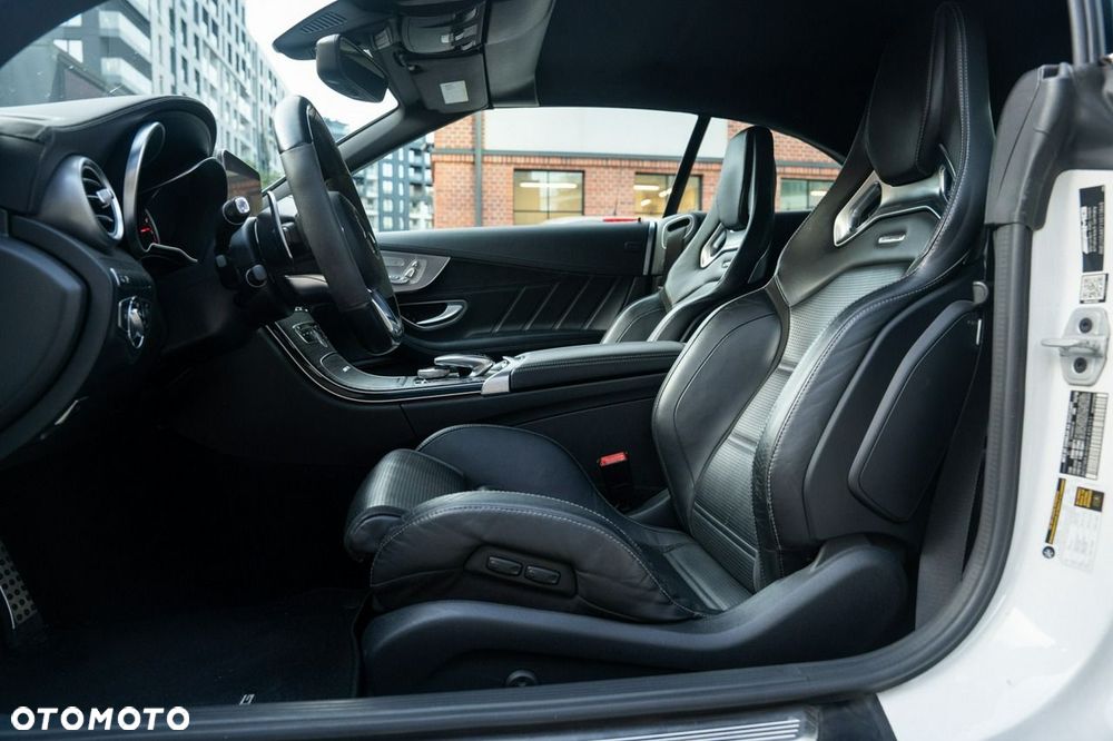 Mercedes-Benz Klasa C AMG 63 S AMG Speedshift 7G-MCT - 26