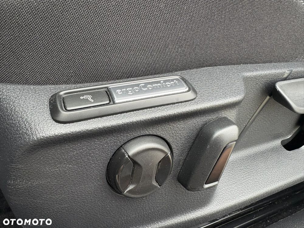 Volkswagen Passat Variant 2.0 TDI SCR DSG Conceptline - 22