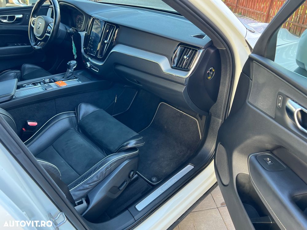 Volvo XC 60 D5 AWD Geartronic RDesign - 14