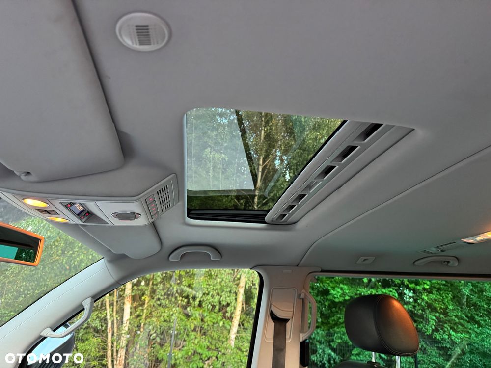 Volkswagen Multivan - 12