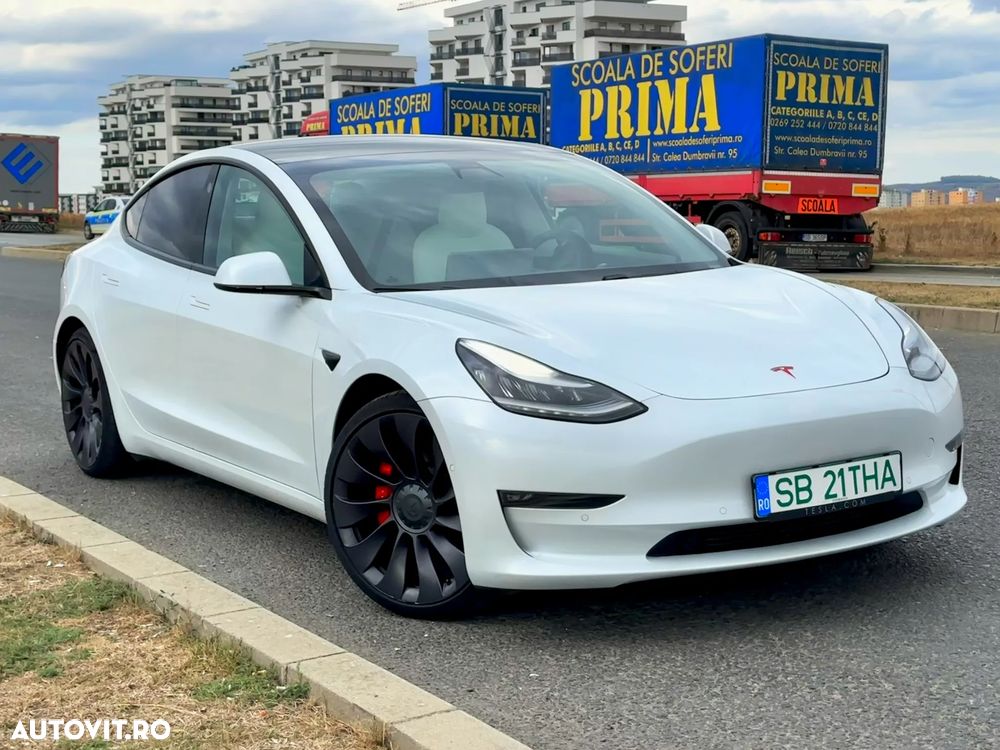 Tesla Model 3 - 4