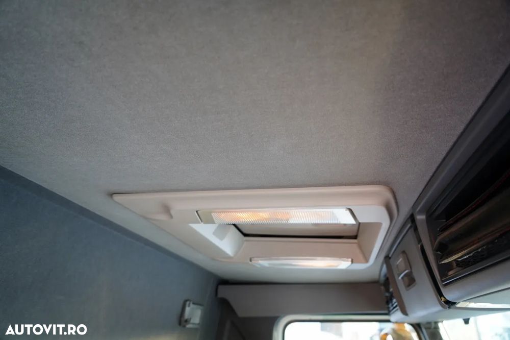 Renault T 430 / 6x2 / REFRIGERAT -9 M / UNITATE CARRIER SUPRA 1250 / platformă elevatoare / oblon rulant / punte de ridicare / direcție - 36