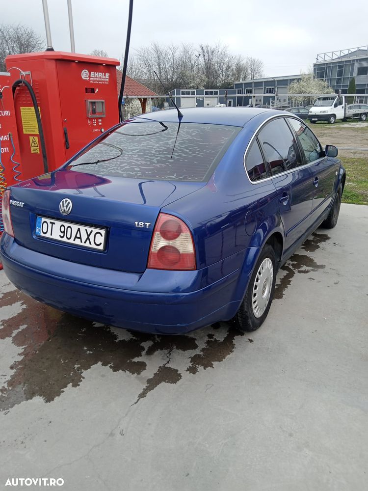 Volkswagen Passat 1.8 Comfortline - 1
