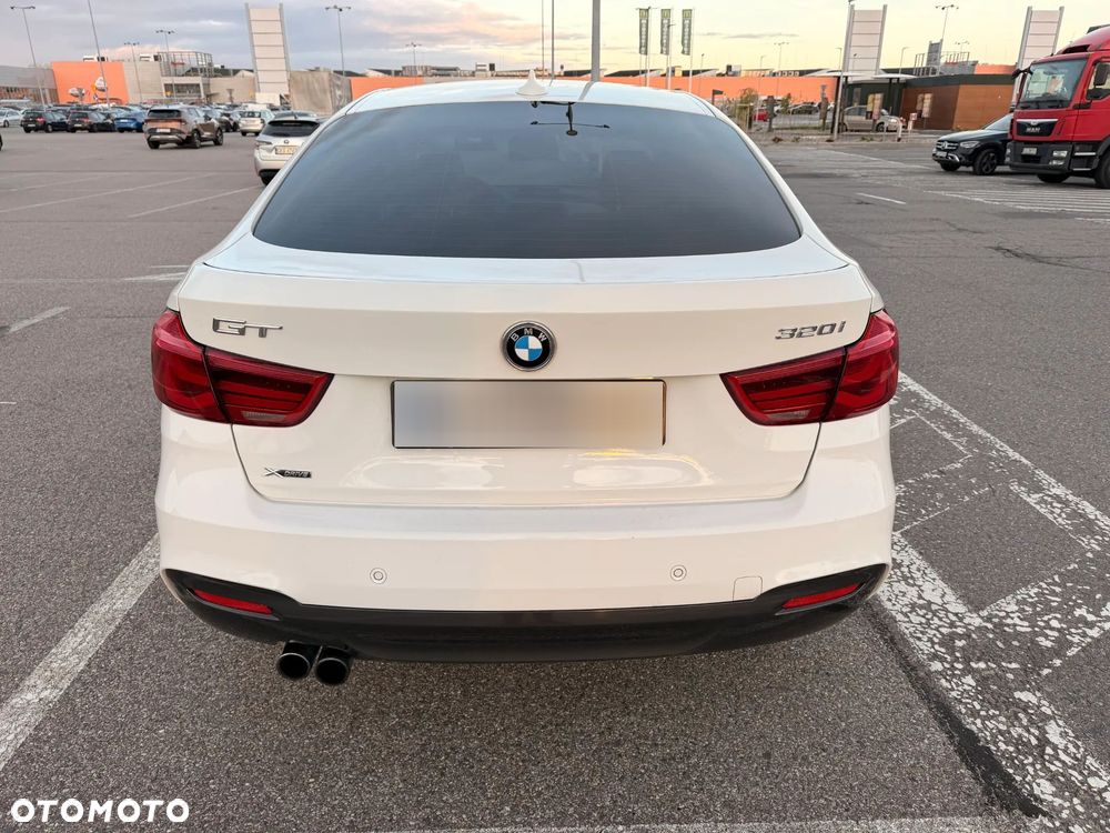 BMW 3GT 320i xDrive M Sport - 9