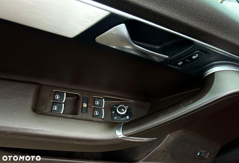 Volkswagen Passat 2.0 TDI DSG BlueMotion Technology Highline - 28