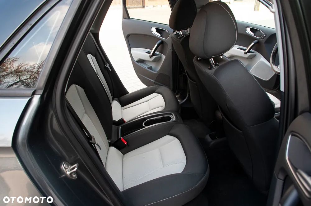 Audi A1 Sportback 1.6 TDI S line edition m S line Sportpaket - 29