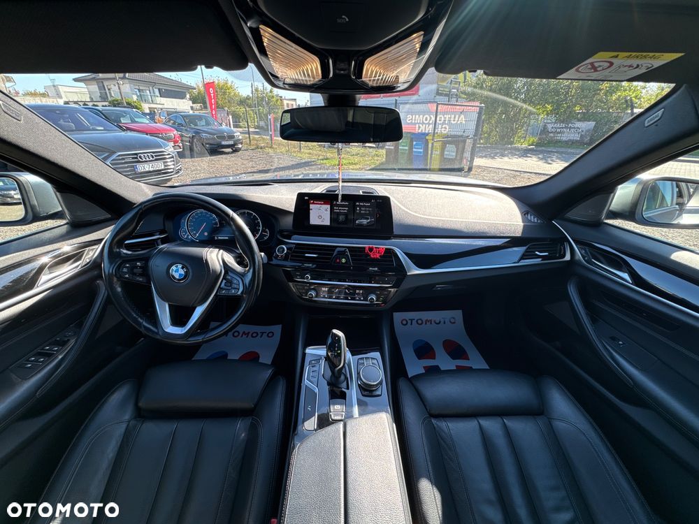 BMW Seria 5 530i Sport Line - 31
