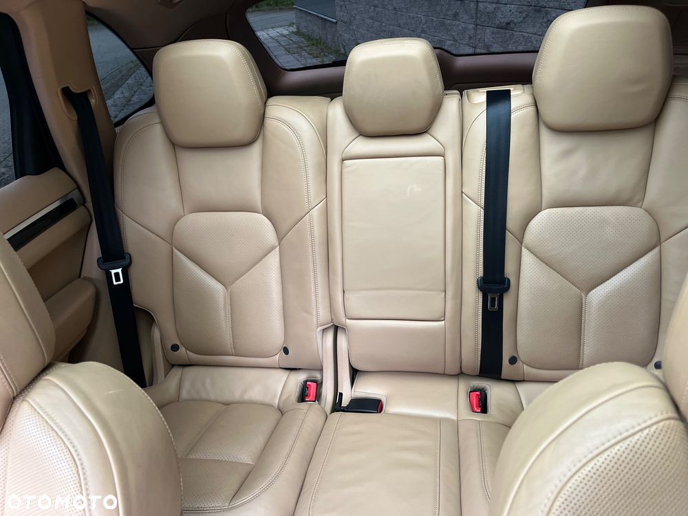 Porsche Cayenne S Platinum Edition - 32