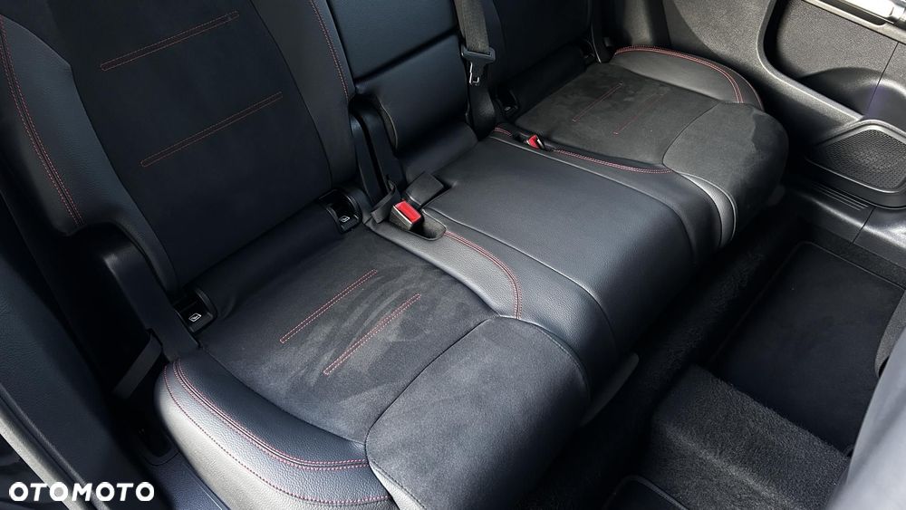 Mercedes-Benz GLB - 23