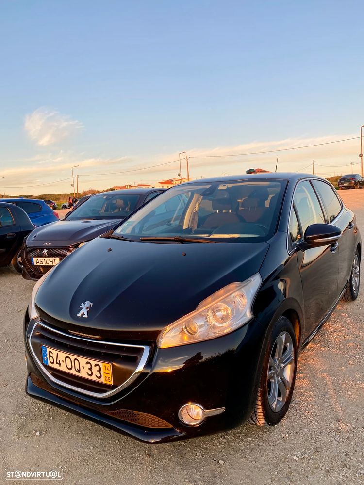 Peugeot 208 - 8
