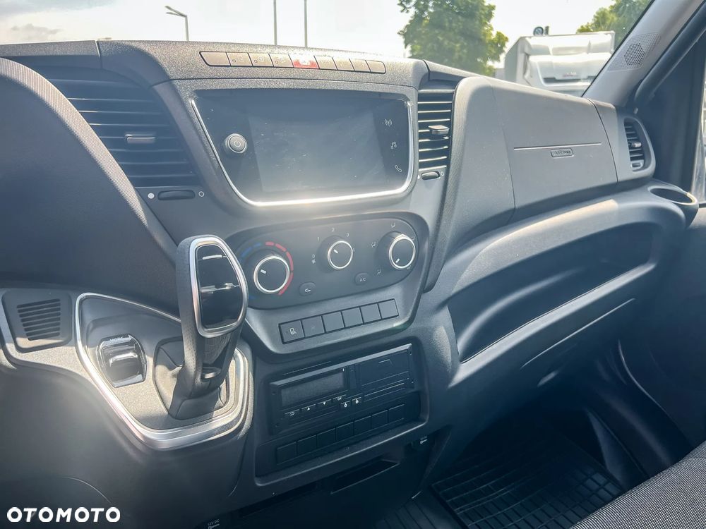 Iveco Daily 50C18HA8Z 3.0 Automat Skrzynia 6.1m dostępny od ręki - 23