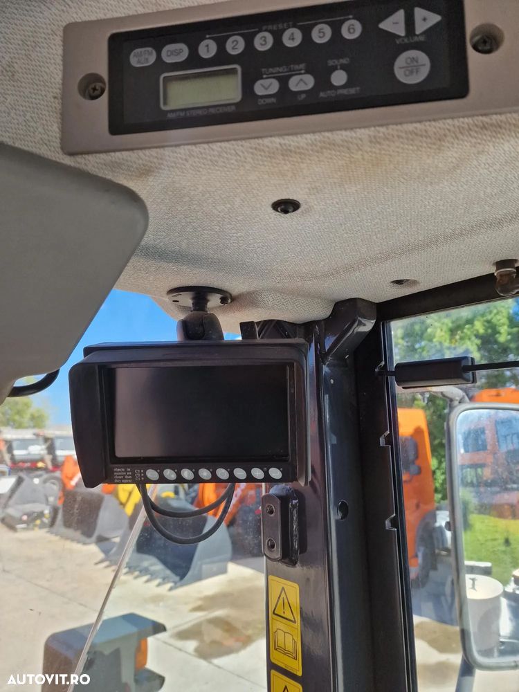 Hitachi ZW220, 2.140h, 8.833 km, CUPLA RAPIDA, CUPA 3,5mc, Masa operationala 20t, Anvelope Goodyear profil L5 90% ok, Gresare automata, VIRARE JOYSTICK, consum mediu 14,6l/h, an fabr 2020, camera spate, ridica la 4,2m,  CA NOU-PROMOTIE 119.900 EUR+Tva - 25