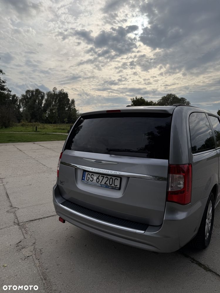 Chrysler Town & Country 2016 photo 4